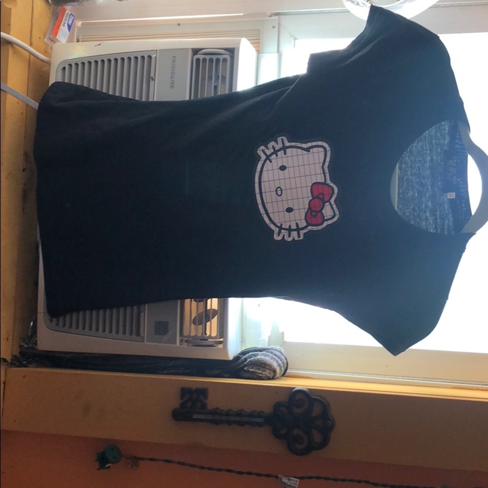 Hello kitty shirt - Picture 2 of 2